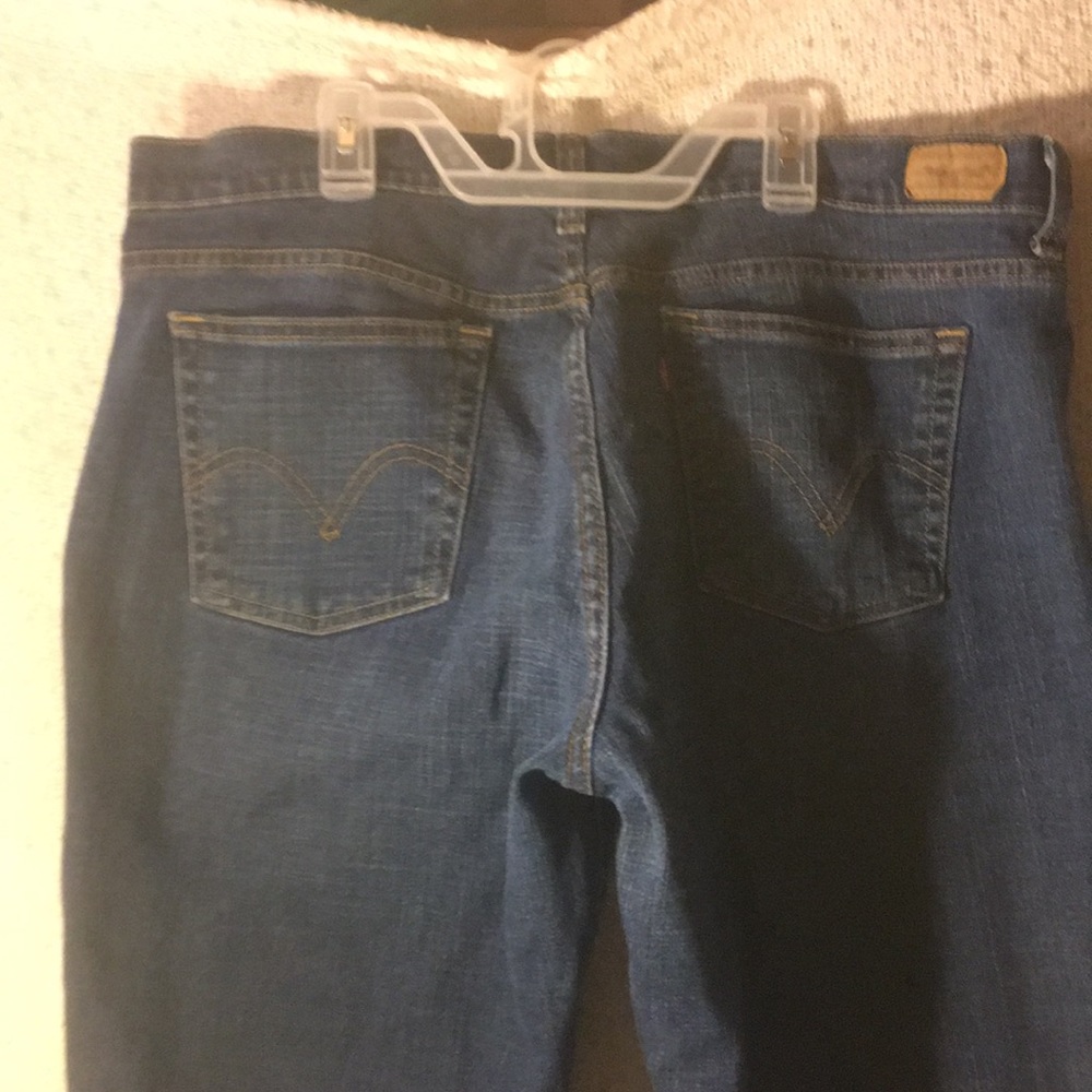 Women’s Levi’s jeans